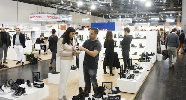 Düsseldorf, DEU, 11.02.2016. GDS Winter 2016 – Impressionen der GDS – Global Destination for Shoes & Accessories vom 10. bis 12. Februar 2016. --- Fair Impressions of GDS - Global Destination for Shoes & Accessories from 10 to 12 February 2016. Foto: Messe Düsseldorf, Constanze Tillmann. Exploitation right Messe Düsseldorf, M e s s e p l a t z, D-40474 D ü s s e l d o r f, www.messe-duesseldorf.de; eine h o n o r a r f r e i e Nutzung des Bildes ist nur für journalistische Berichterstattung, bei vollständiger Namensnennung des Urhebers gem. Par. 13 UrhG (Foto: Messe Düsseldorf / ctillmann) und Beleg möglich; Verwendung ausserhalb journalistischer Zwecke nur nach schriftlicher Vereinbarung mit dem Urheber; soweit nicht ausdrücklich vermerkt werden keine Persönlichkeits-, Eigentums-, Kunst- oder Markenrechte eingeräumt. Die Einholung dieser Rechte obliegt dem Nutzer; Jede Weitergabe des Bildes an Dritte ohne Genehmigung ist untersagt | Any usage and publication only for editorial use, commercial use and advertising only after agreement; unless otherwise stated: no Model release, property release or other third party rights available; royalty free only with mandatory credit: photo by Messe Duesseldorf]