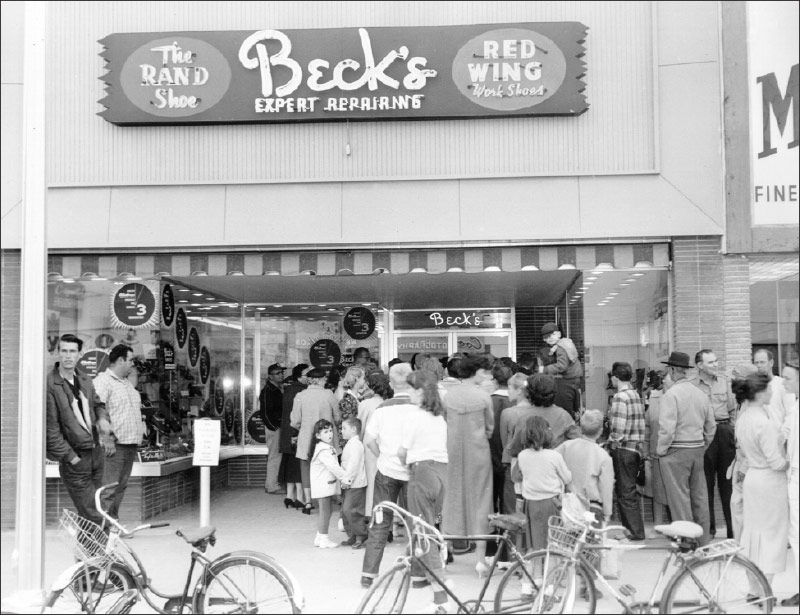 Back in the day (1955, to be exact): a horde of customers  can’t wait to shop Beck’s Shoes in Salinas, CA.